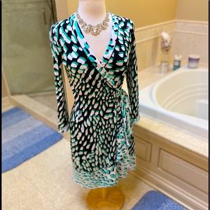 NWOT BCBG MaxAzria Black Green White Wrap Sexy Spring Classic Dress S